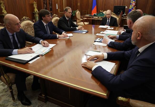 image-Сергей Кравцов на совещании с членами Правительства РФ доложил Владимиру Путину о готовности школ к началу учебного года