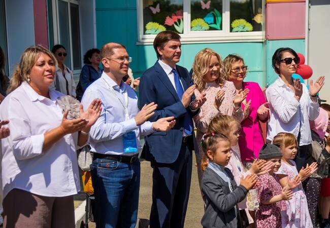 image-Сергей Кравцов обсудил меры поддержки педагогов на встрече в Южно-Сахалинске