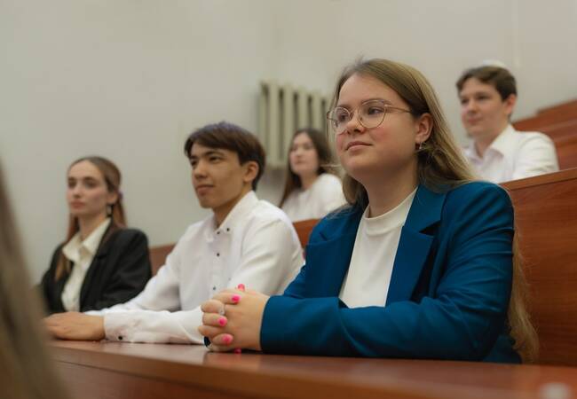 image-За 5 дней около 37,4 тысячи заявлений подано в педвузы Минпросвещения России, более 45 тысяч – в колледжи и техникумы