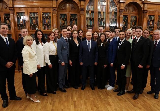 image-Владимир Путин встретился с учителями и студентами педагогических специальностей