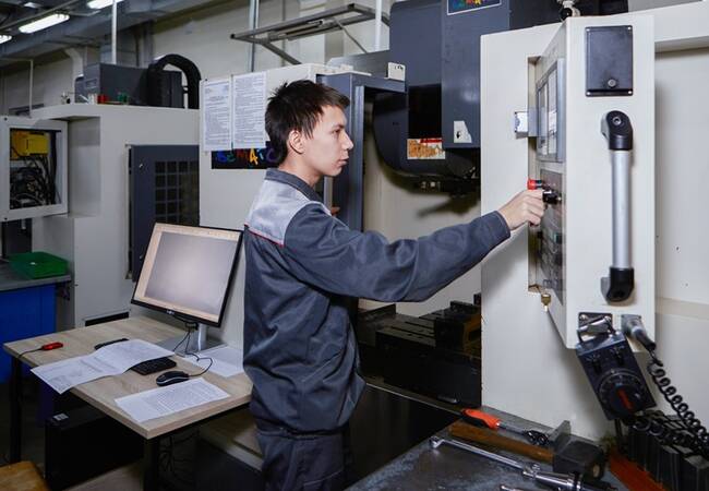 image-Дмитрий Чернышенко: Более 2,5 миллиона человек вовлечены в движение «Профессионалы» в 2026 году