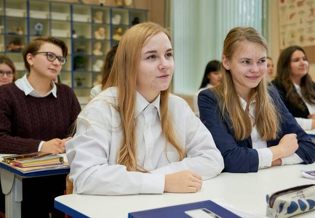 image-Встреча директоров и учащихся школ имени героев Советского Союза и героев России пройдет в начале учебного года