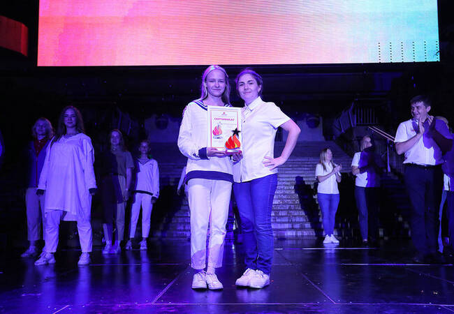 image-Анастасия Карпейкина из Брянска стала обладателем главной награды детского центра – знака общественного признания «Звезда Артека».