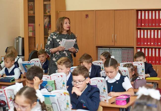 image-Российские школы не откажутся от обучения по бумажным учебникам