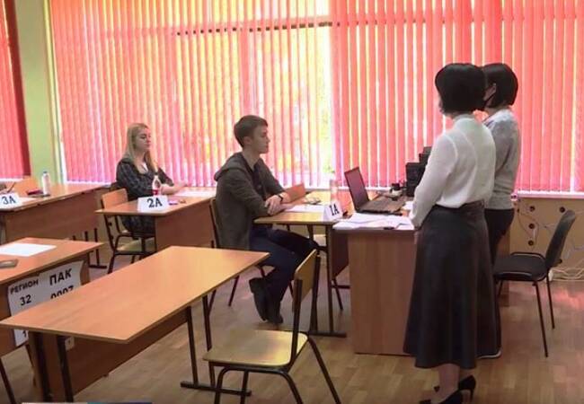 image-Около 200 выпускников сдали ЕГЭ по математике в резервные дни основного периода