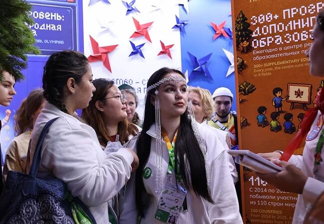 image-Интерактивный стенд Минпросвещения России открыли на Международном фестивале молодежи