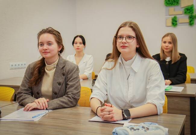 image-Дмитрий Чернышенко: Количество заявлений в педагогические вузы в 2026 году стало на 185 тысяч больше, чем годом ранее