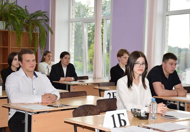 image-Брянские выпускники сдали первый обязательный ЕГЭ