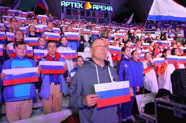 image-Руководство и сотрудники МДЦ «Артек» удостоены государственных наград