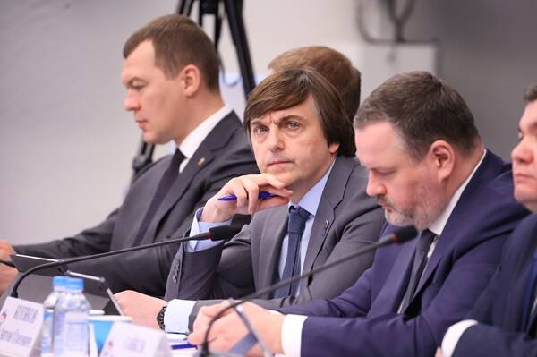 image-Сергей Кравцов сообщил, что в 2025 году запланированы капитальный ремонт и оснащение порядка 1 300 школьных зданий
