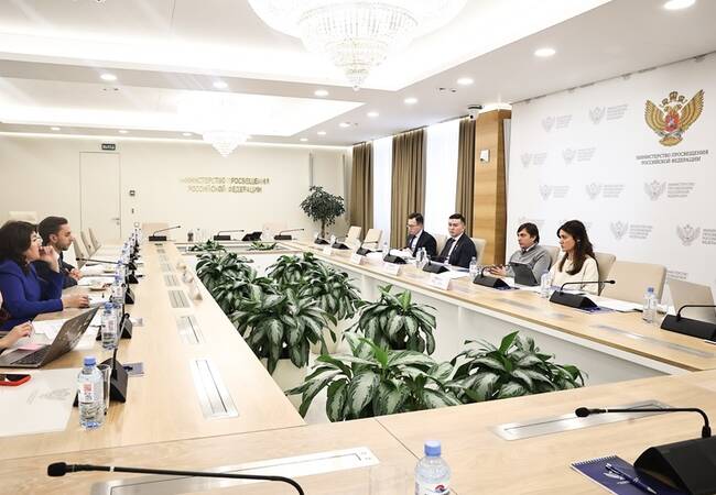 image-Сергей Кравцов и Максим Древаль обсудили взаимодействие по работе с родительским сообществом