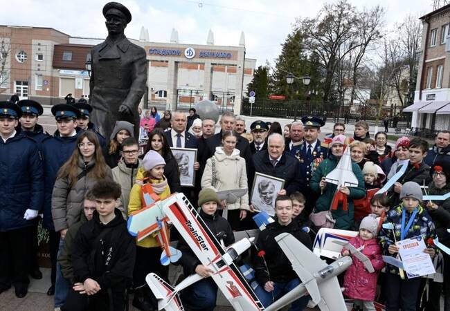 image-Вдохновлённые Юрием Гагариным: Брянск отметил 65-летие первого полета человека в космос.