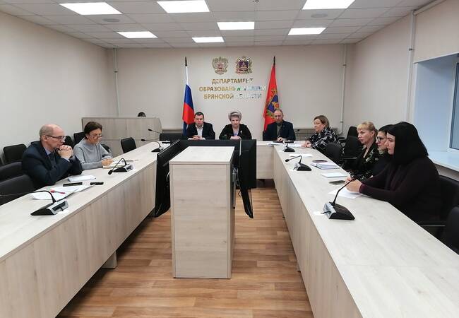 image-Подведены итоги работы по снижению бюрократической нагрузки на педагогических работников в 2025 году на федеральном уровне