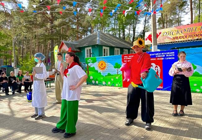 image-Более двухсот ребят Брянской области примут участие в профильных сменах труда и отдыха