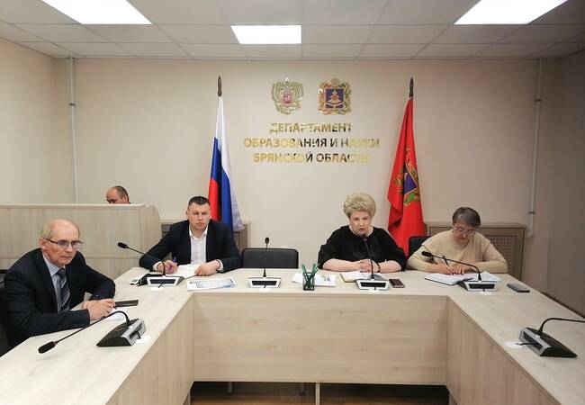image-Брянских выпускников 1 июня ждут на первый экзамен
