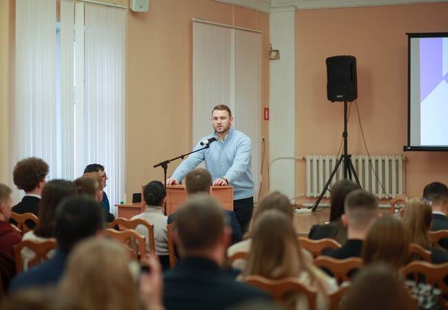 image-Никита Марченков встретился с молодыми учеными