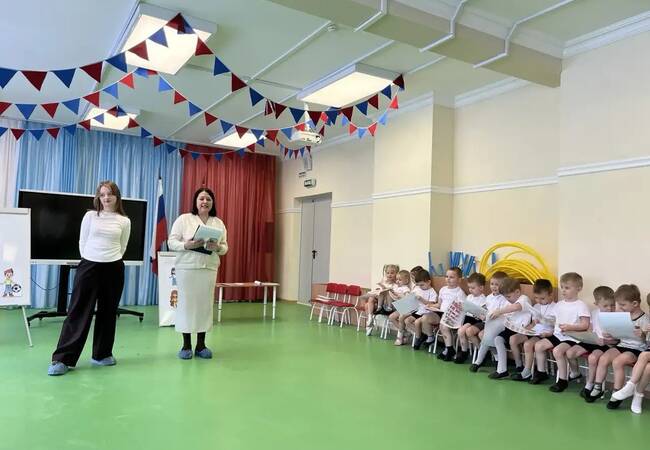 image-Студенты Брянского строительного колледжа познакомили дошкольников с профессией дизайнера