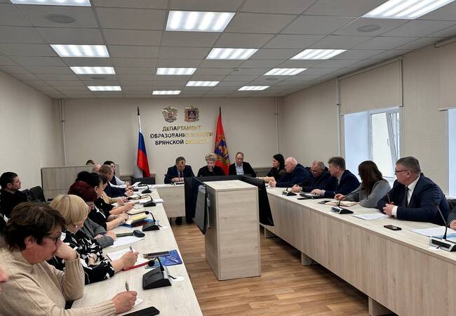 image-Вопросы подготовки специалистов в организациях СПО рассмотрели на совещании в региональном департаменте