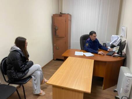 image-В Брянске задержана жительница города Москвы по подозрению в надругательстве над Государственным гербом Российской Федерации