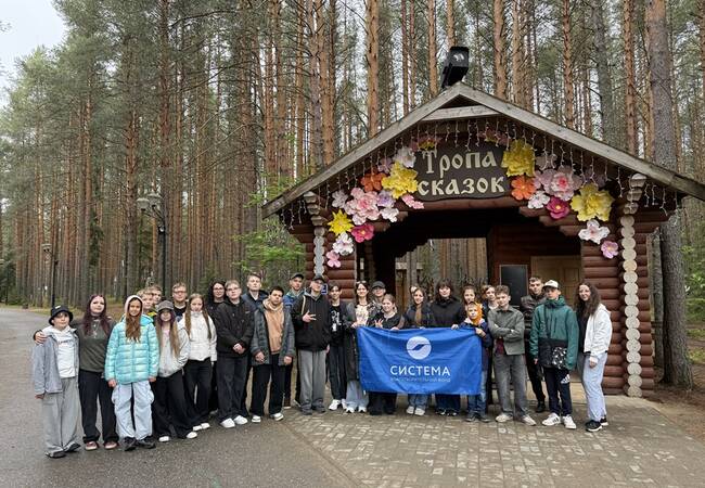 image-Юные таланты из Белгородской, Брянской и Воронежской областей побывали в гостях у Деда Мороза в Великом Устюге