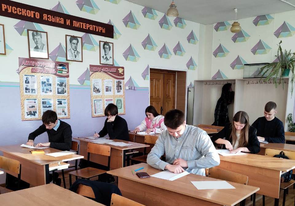 image-Девятиклассники написали ОГЭ по русскому языку в резервный день