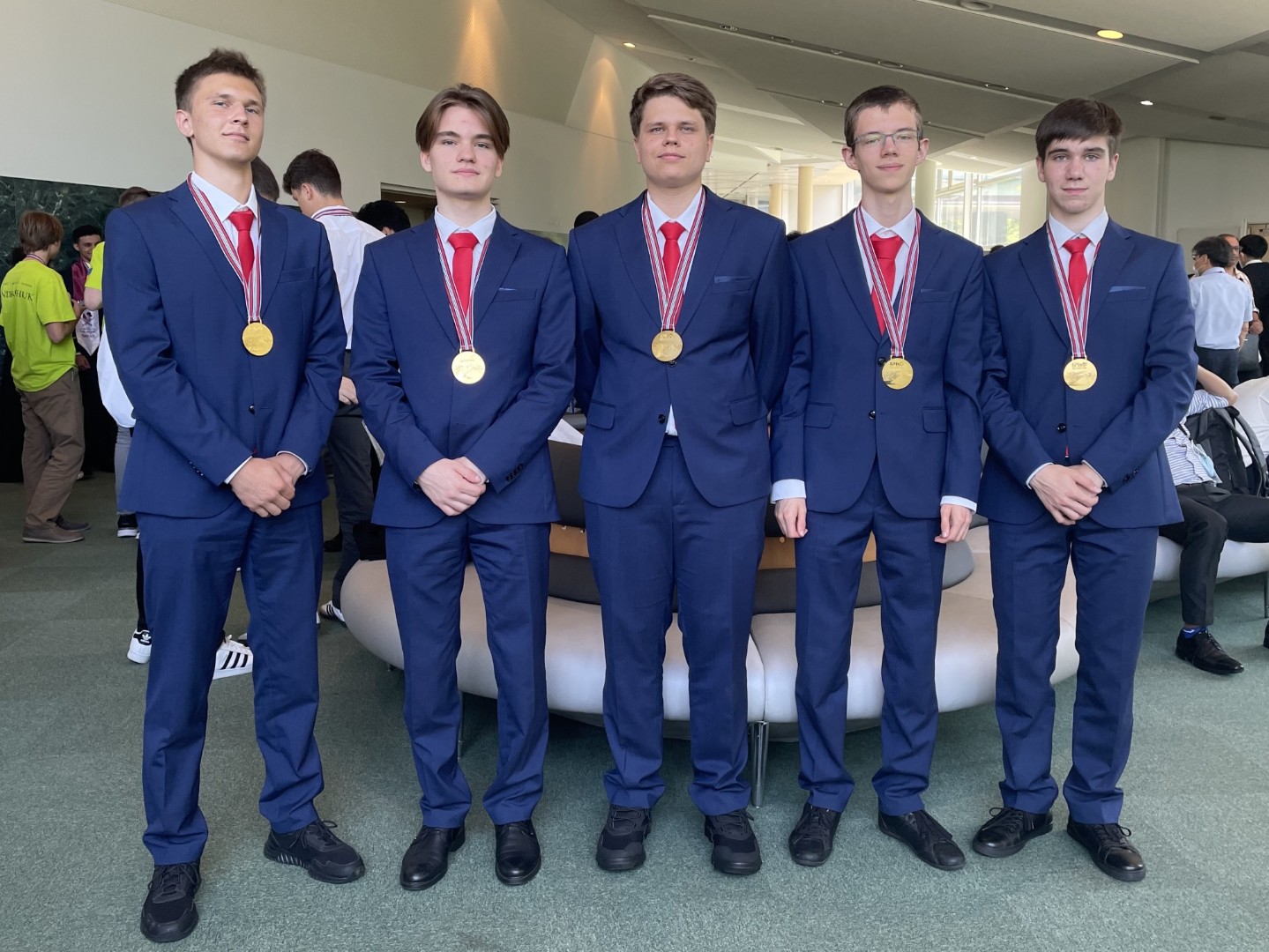 image-Золотые медали завоевали все российские участники на 53-й Международной физической олимпиаде школьников